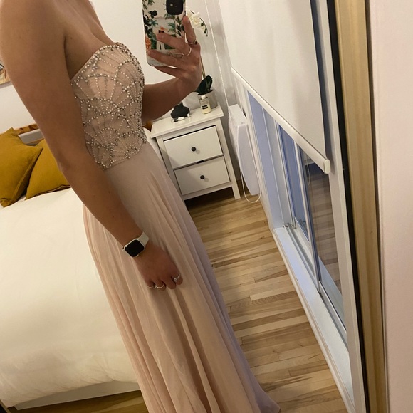 Beautiful evening dress - Picture 3 of 9